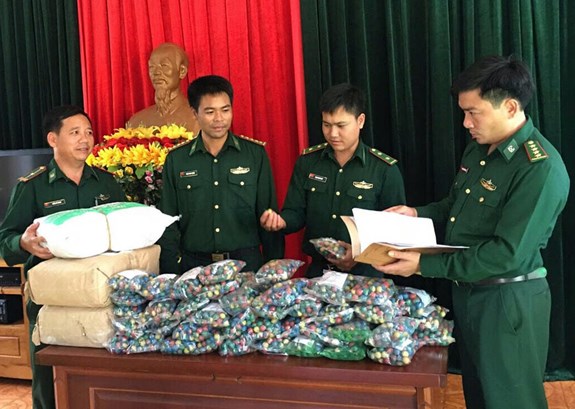 Đấu tranh, ngăn chặn tình trạng vận chuyển pháo nổ qua biên giới


